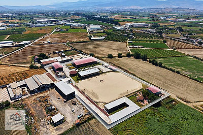 İzmir Menemen'de Satılık Binicilik Tesisi ve Çiftlik - 14.625 m²