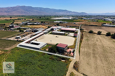 İzmir Menemen'de Satılık Binicilik Tesisi ve Çiftlik - 14.625 m²