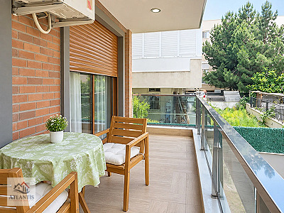 BOSTANLI'DA YENİ BİNADA 140 M² GENİŞ VE KULLANIŞLI SATILIK DAİRE
