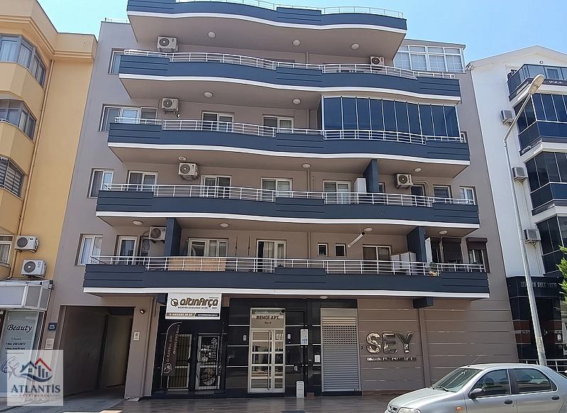 KARŞIYAKA YALI'DA MÜKEMMEL KONUMDA, BAKIMLI ÇİFT CEPHE 2+1 DAİRE
