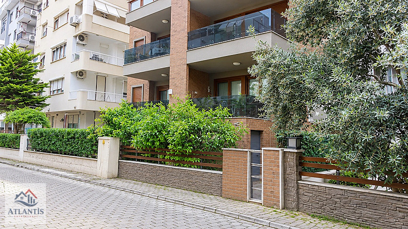 BOSTANLI'DA YENİ BİNADA 140 M² GENİŞ VE KULLANIŞLI SATILIK DAİRE